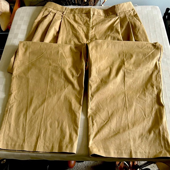 Good American Good 90’s Pleated High Rise Wide Leg Pant in Khaki - Picture 5 of 15